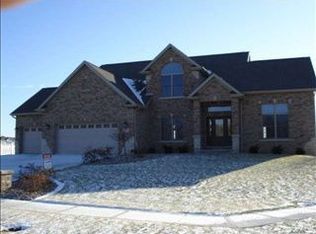 13 Crooked Creek Ct, Bloomington, IL 61704