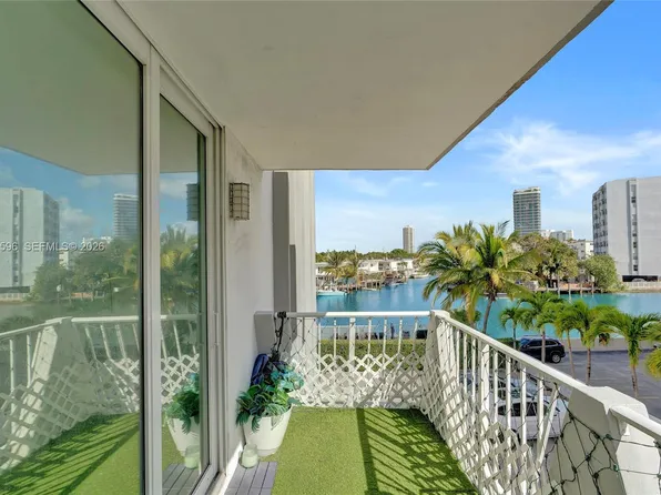 7133 Bay Dr APT 305, Miami Beach, FL 33141