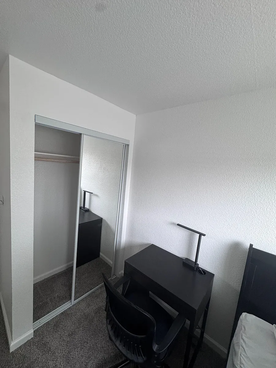 Full size closet + Desk & Chair - Town Cir