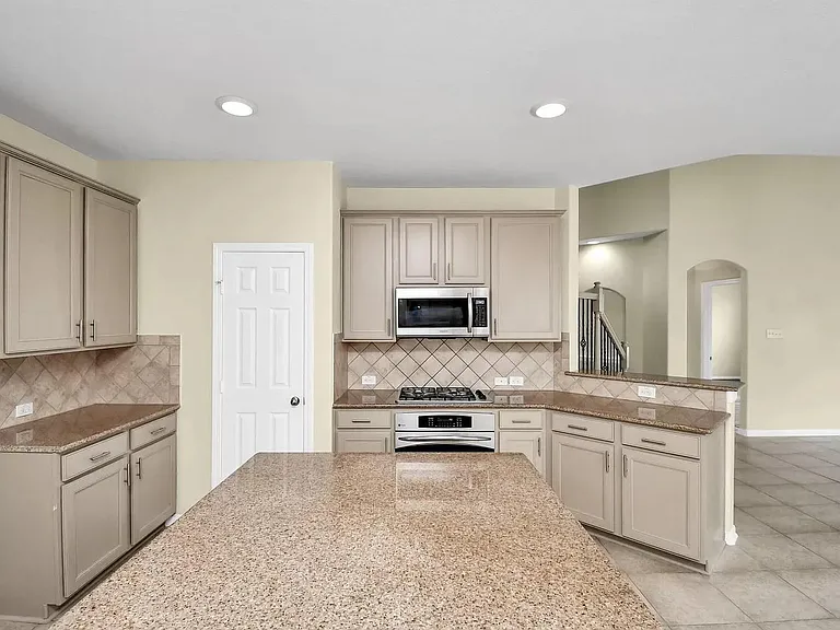 6315 Bain Dr — Photo 15