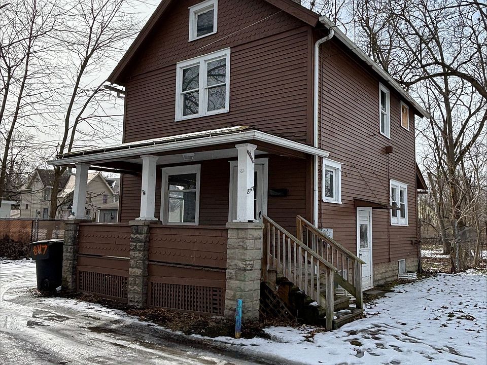 1st image of 847 Pacific Pl NW