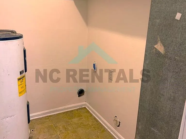 2559 Green Oaks Ct #B — Photo 11