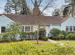 6 The Spur, Port Washington, NY 11050