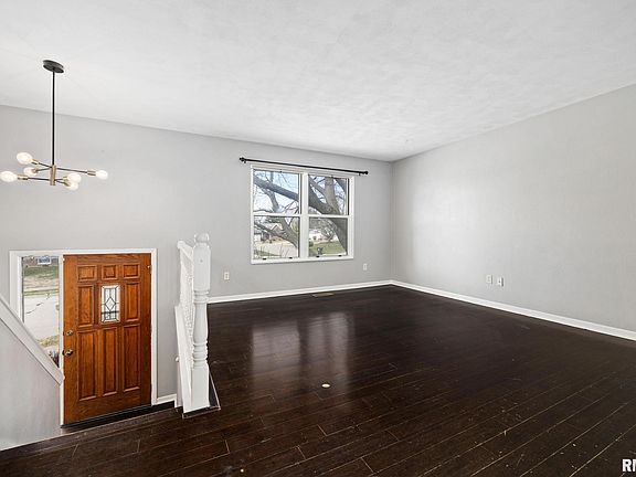 2nd image of 3902 N Melcosta Dr