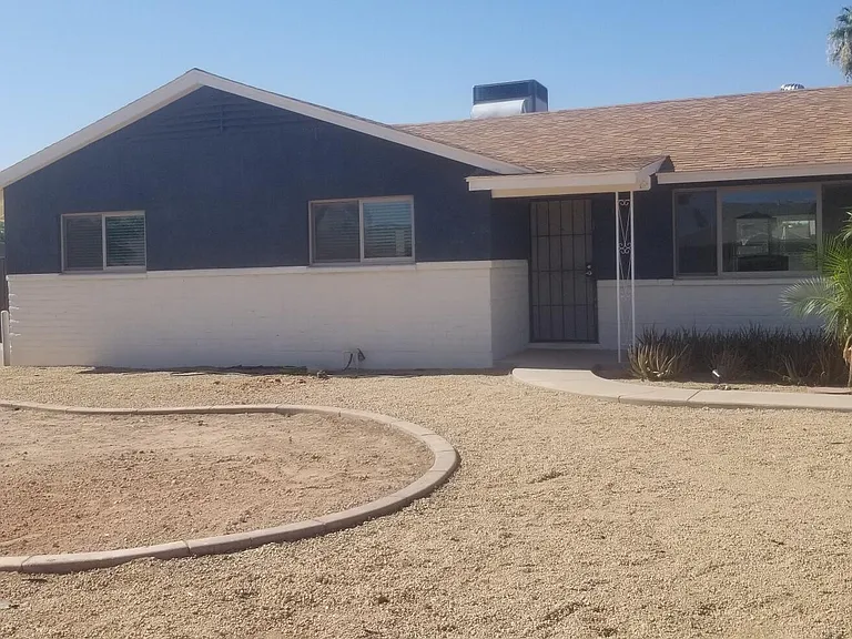 2261 E Evergreen St — Photo 1