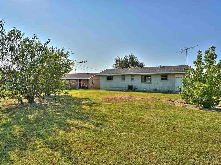 5325 NW Euclid Ave — Photo 24