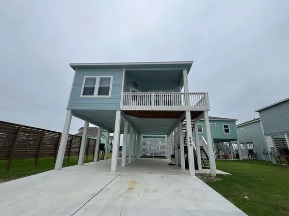 107 Wakatobi Dr, Rockport, TX 78382
