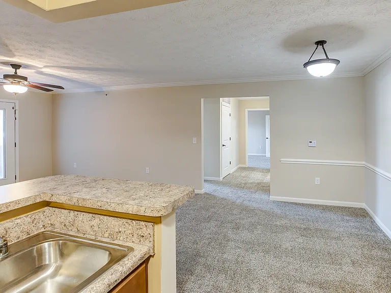 Shelby Oaks Apartments — Photo 9