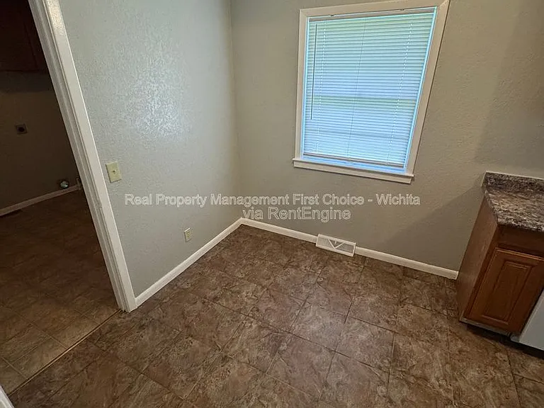 2136 S Euclid St — Photo 8