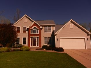 3437 Creekview Dr, Hamburg, NY 14075