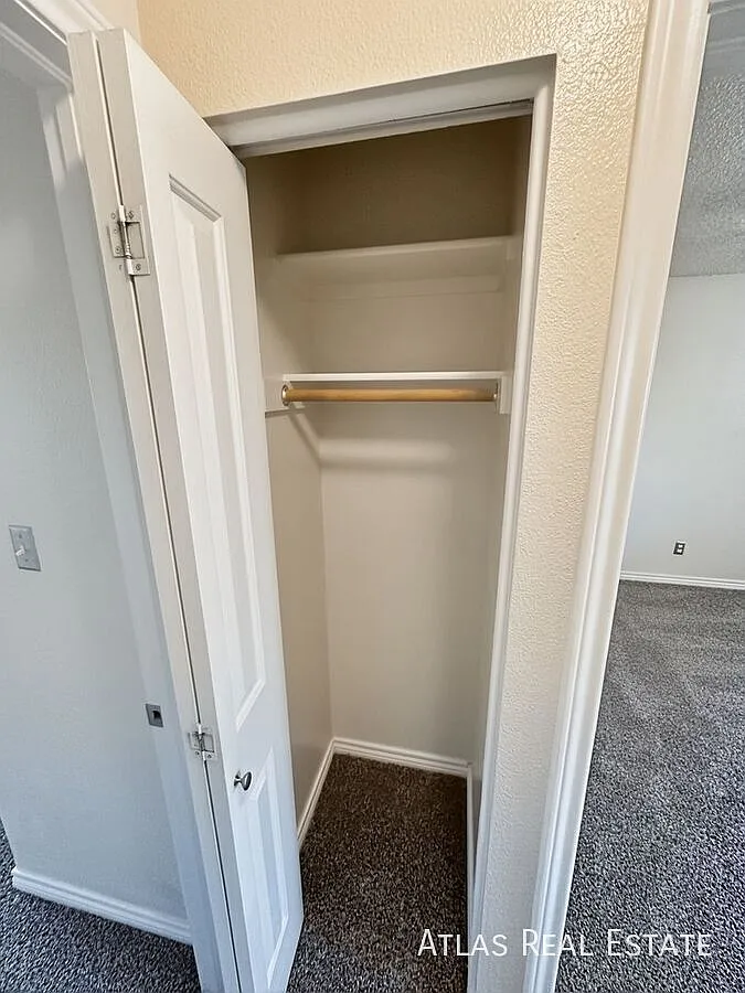 Building Photo - 2913 Straus Ln #3