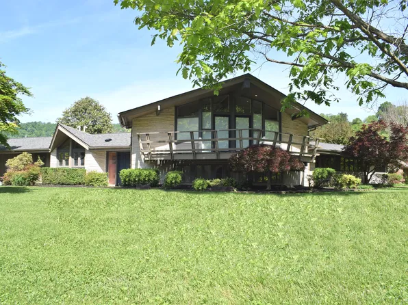 134 E Cedar Dr, Pikeville, KY 41501