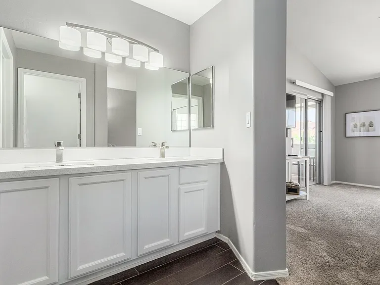 10401 N 52nd St #229 — Photo 17