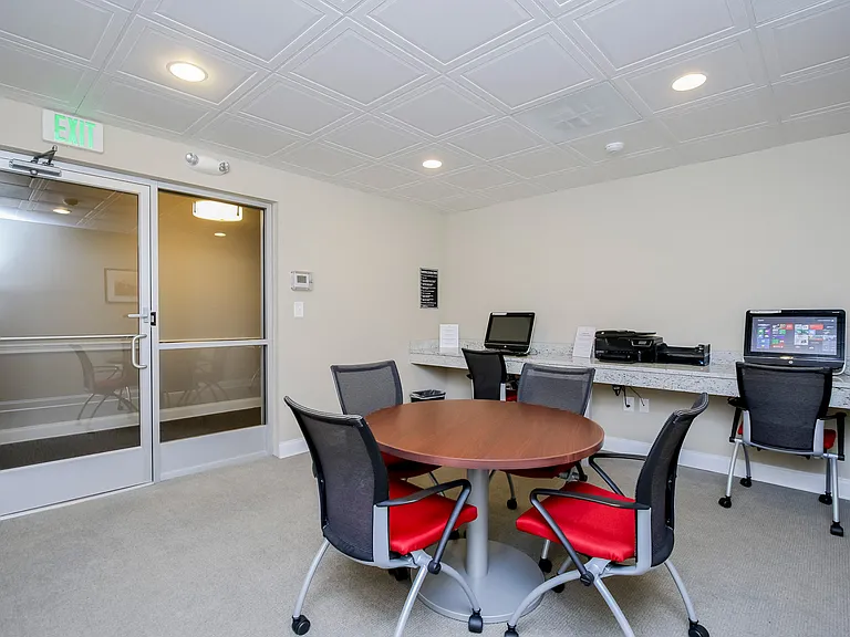 Harbor Hill Apartments — Photo 7