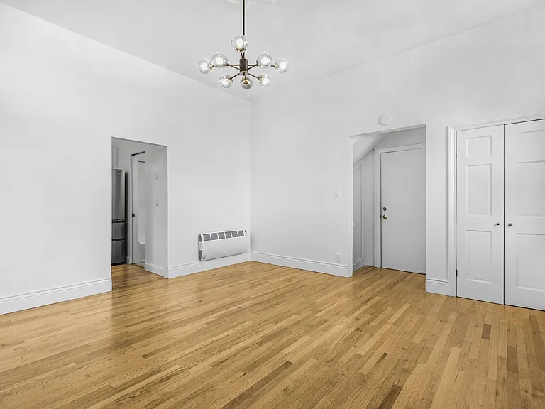 452 Oak St #4 — Photo 6
