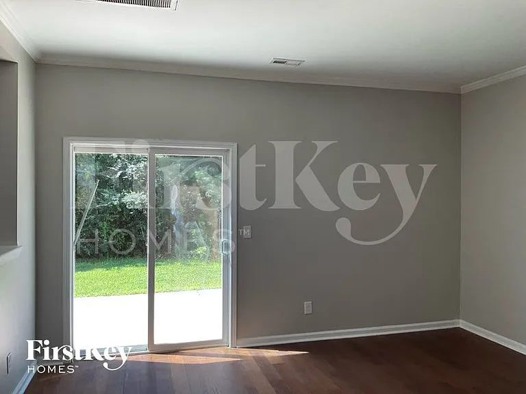 10118 Green Grass Rd — Photo 2