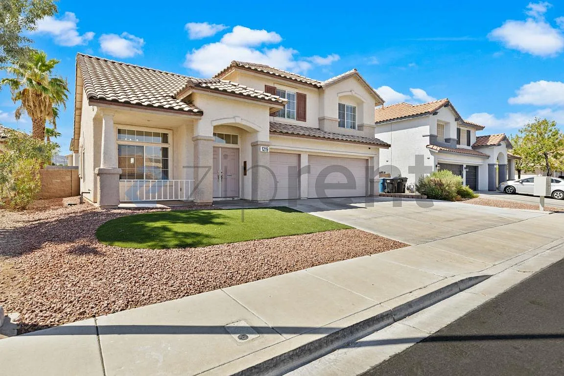 5 bed, 2284 sqft, $2,900 — Photo 2