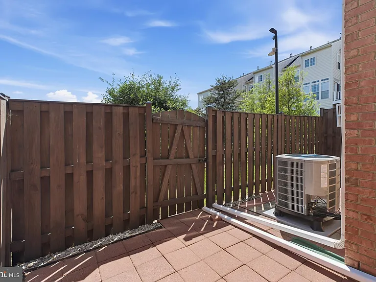 8439 Kirby Lionsdale Dr — Photo 17