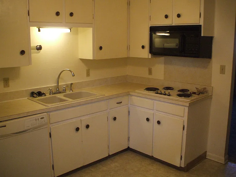 1104 Alford St — Photo 3