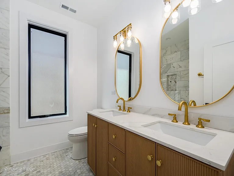 1838 N Rockwell St #1 — Photo 8