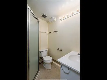 2557 Hilyard St — Photo 7
