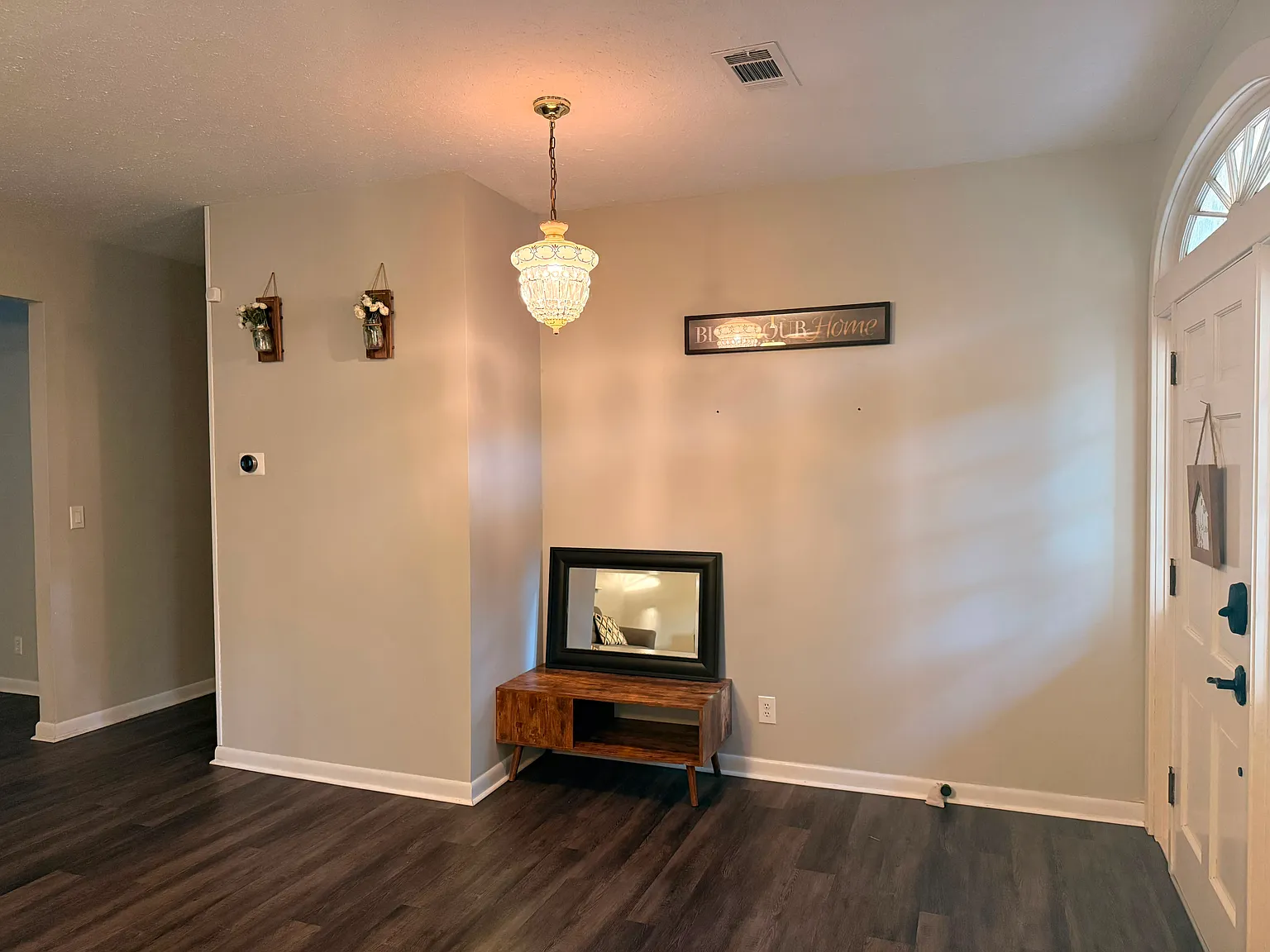 4 bed, 2800 sqft, $3,300 — Photo 2