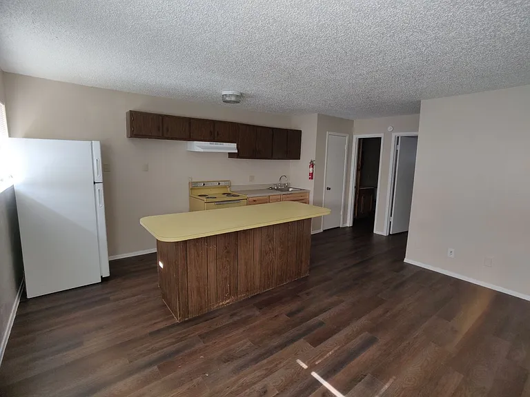 332 Preusser St — Photo 1