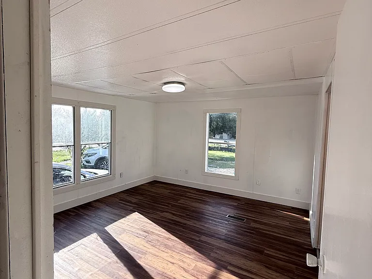 111 King Rd — Photo 12