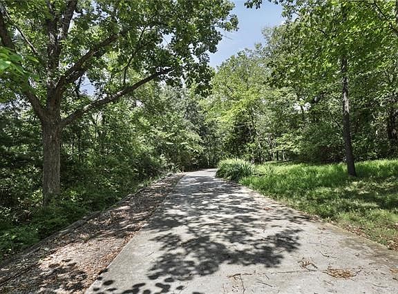 2nd image of 315 NE Saint Andrews Cir