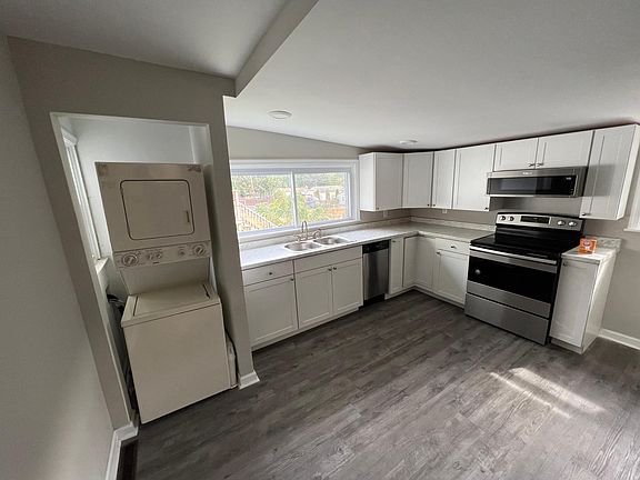 2nd image of 419 E Market St #101