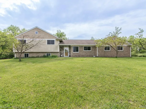 8620 Joey Dr, Pinckney, MI 48169