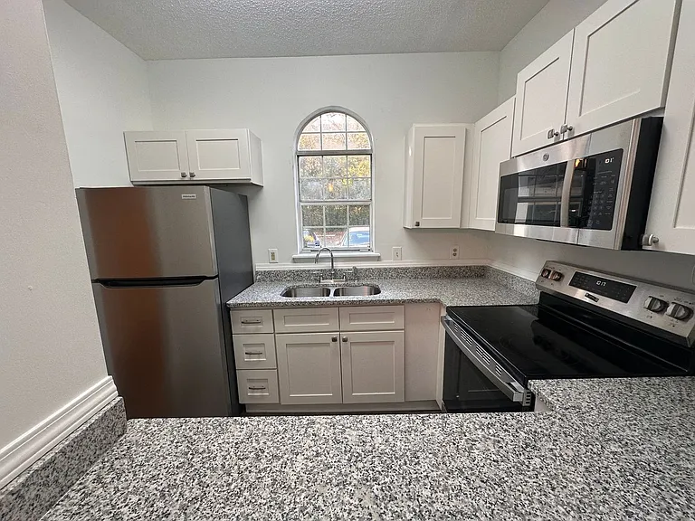 4220 Wilshire Blvd #105-C — Photo 16