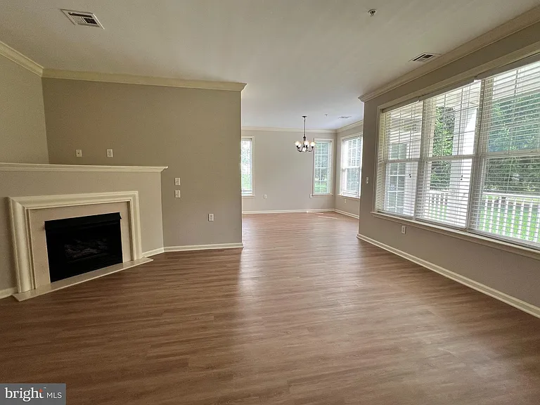 212 Masterson Ct — Photo 6