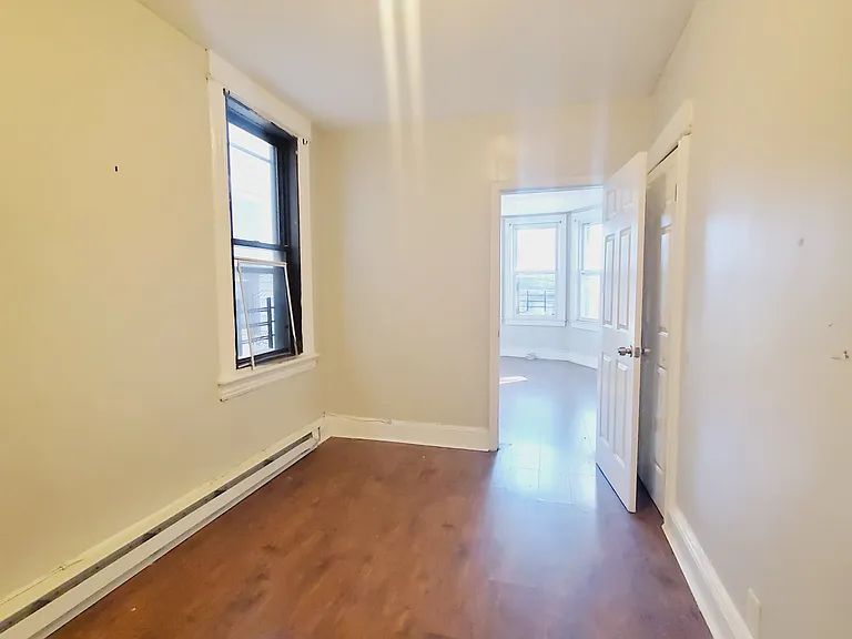 115 Neptune Ave #2R — Photo 2