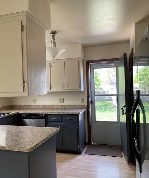 1832 Oakdale Dr — Photo 6