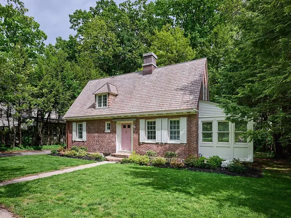 43 Woodlawn Ave, Northampton, MA 01060