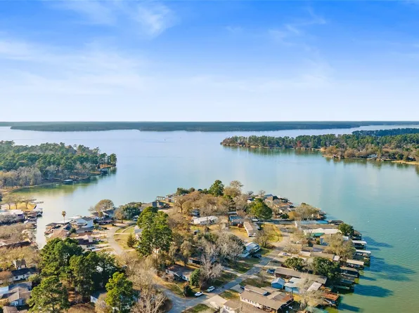 14189 Shadow Bay Dr, Willis, TX 77318