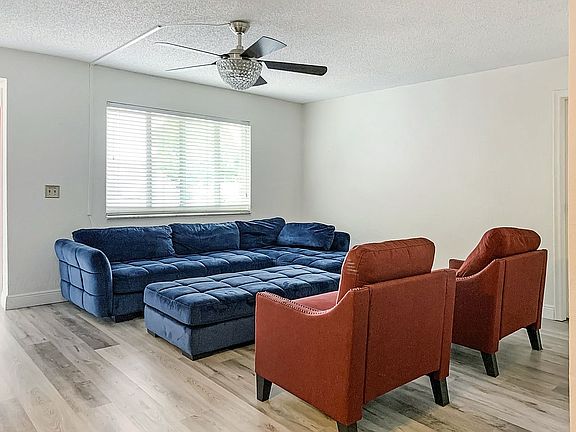 4th image of 9370 NW 26th St