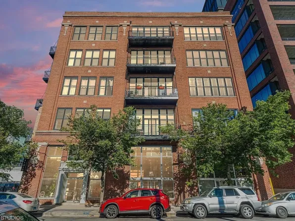 215 N Aberdeen St Unit 404B, Chicago, IL 60607