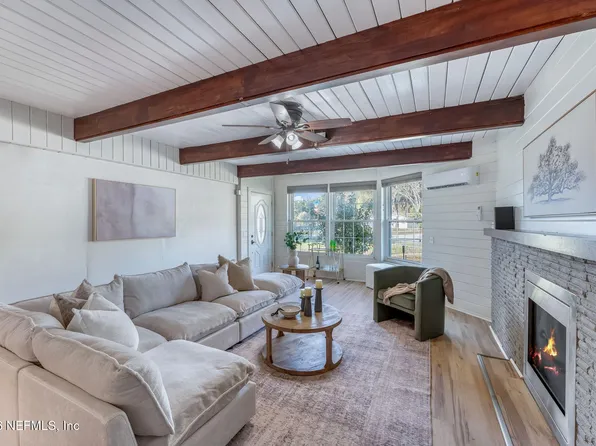 3955 Peach Dr, Jacksonville, FL 32246