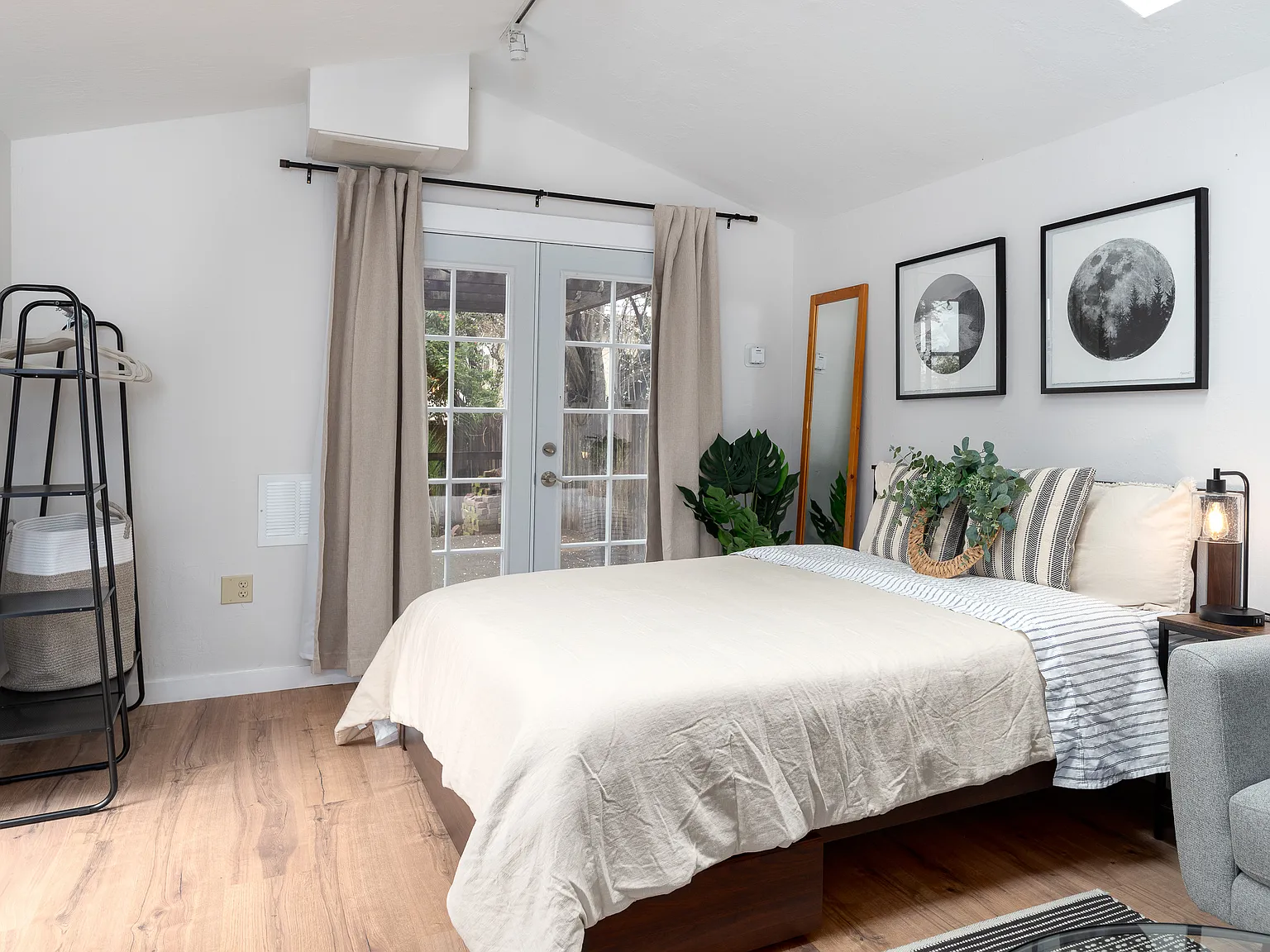 Studio, 415 sqft, $2,400 — Photo 4