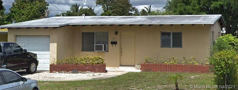 1st image of 1271 NE 153rd St