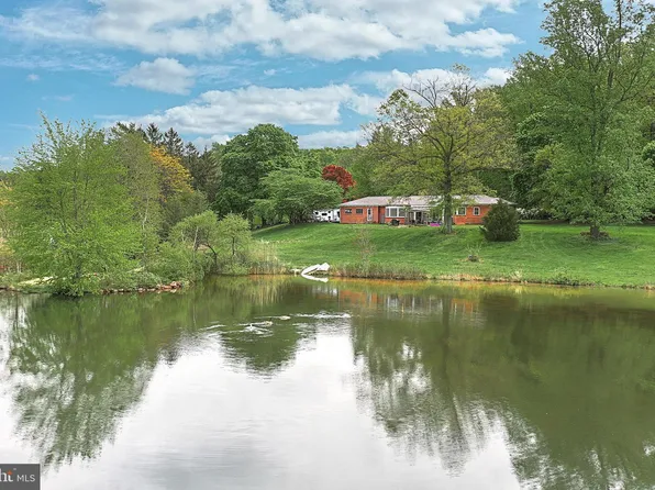 60 Maple Grove Rd, Hanover, PA 17331