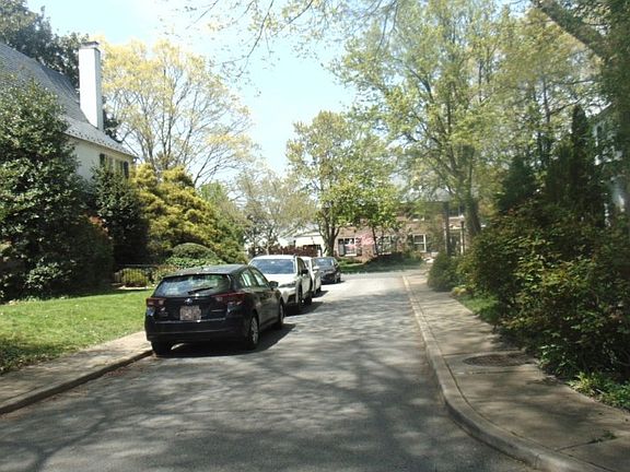4th image of 8 Bedford Ct