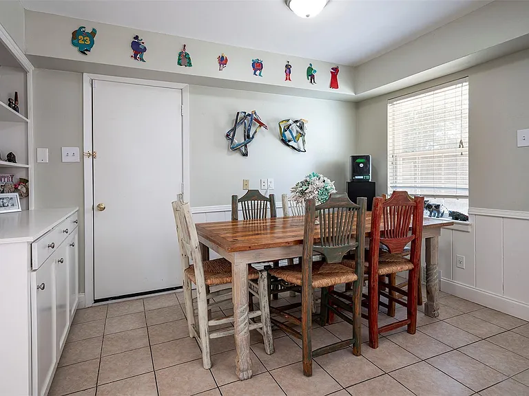 6814 Pemberton Dr — Photo 4