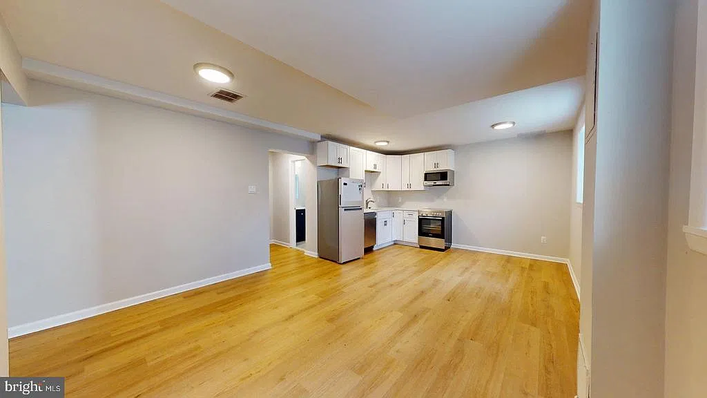 2 bed, 1.0 bath, 2112 sqft, $2,600 — Photo 3