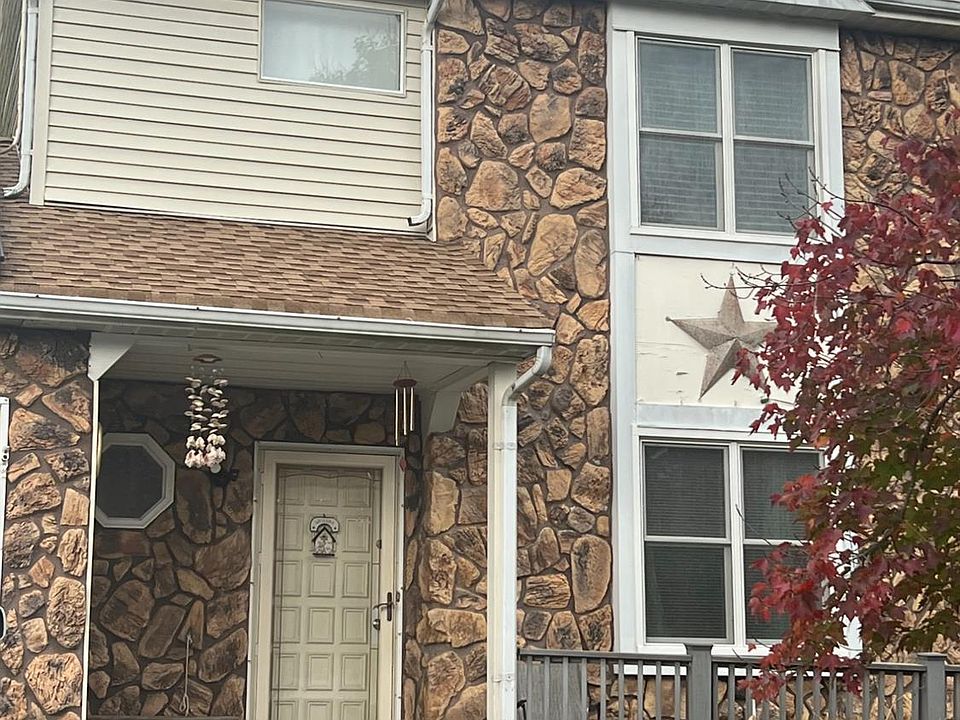1st image of 48 Woodland Way