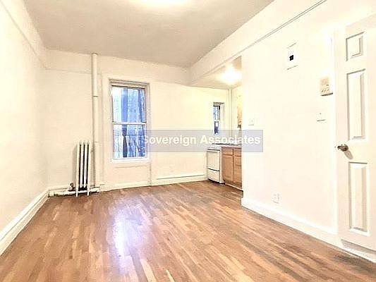 2nd image of 936 W End Ave APT F8