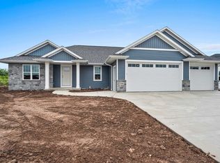 1396 Crossroads Dr, De Pere, WI 54115