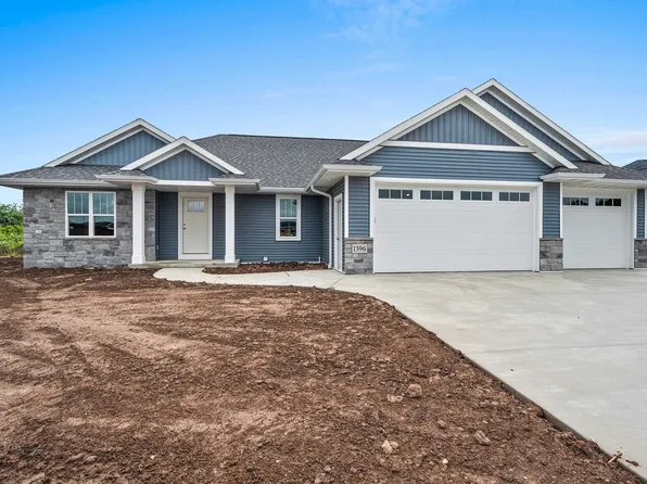 1396 Crossroads Dr, De Pere, WI 54115